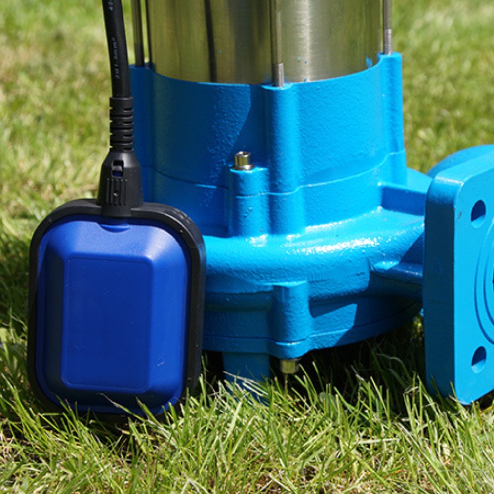 Submersible sewage pump with Gmax Cut blade